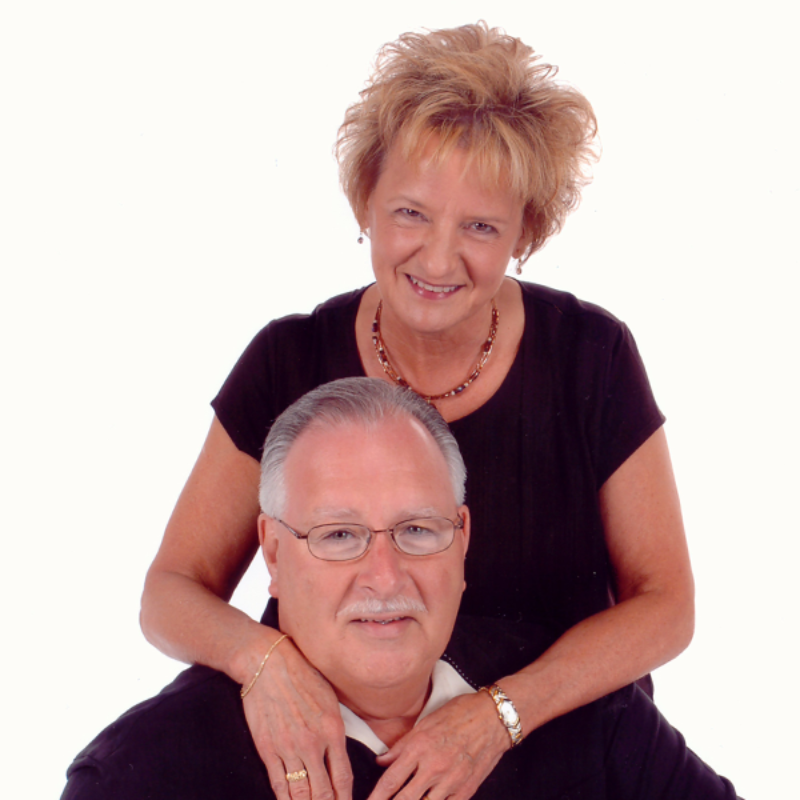 Pr. Jim y Judy Stevens 